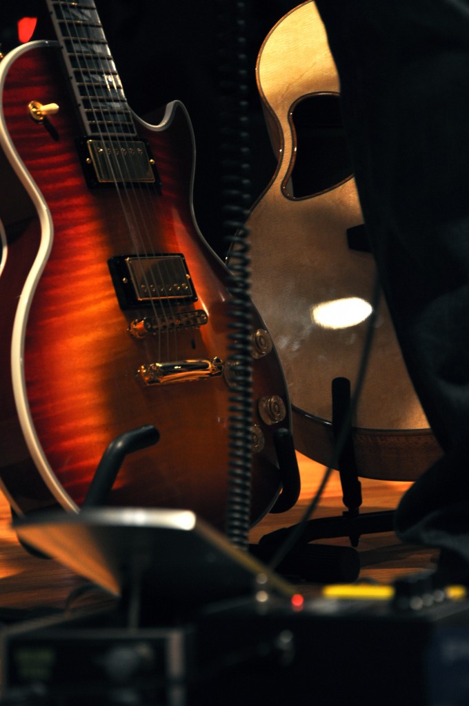 close up of the gibson guitar