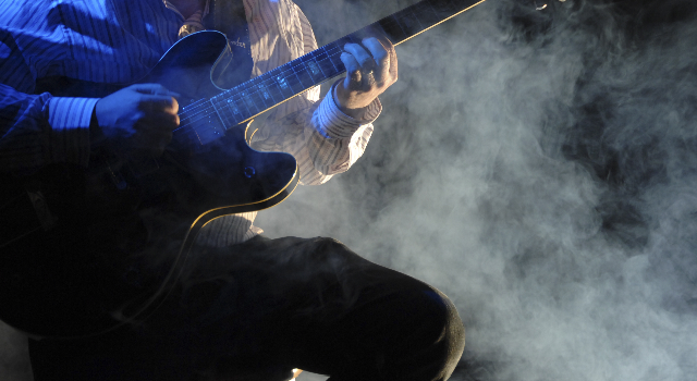 Smokey Guitar Smoking guitar solo